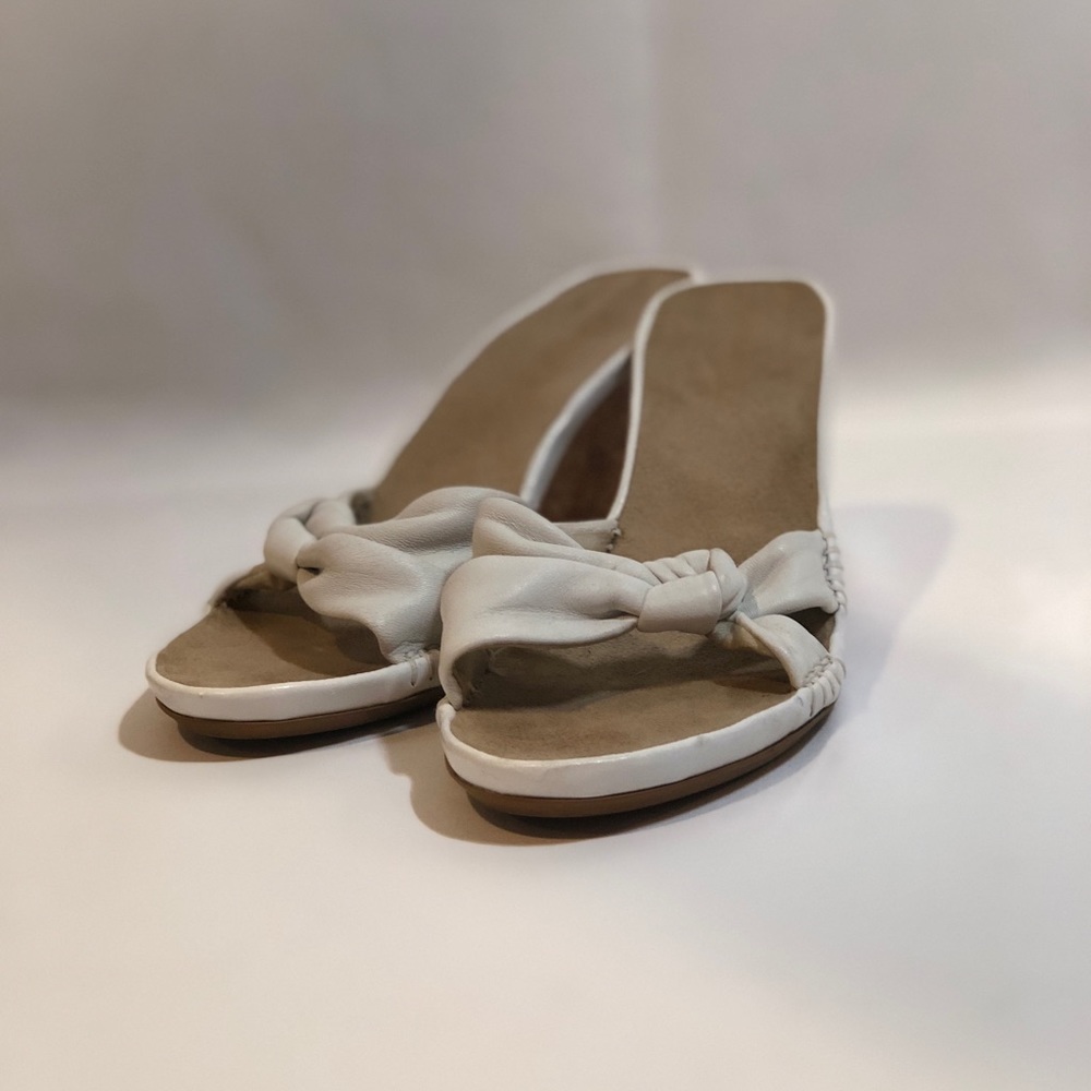 Liz Claiborne Flex White Leather Wedges